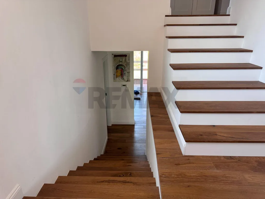 Pièces - Semi-detached Villa with Terrace in Campobasso
