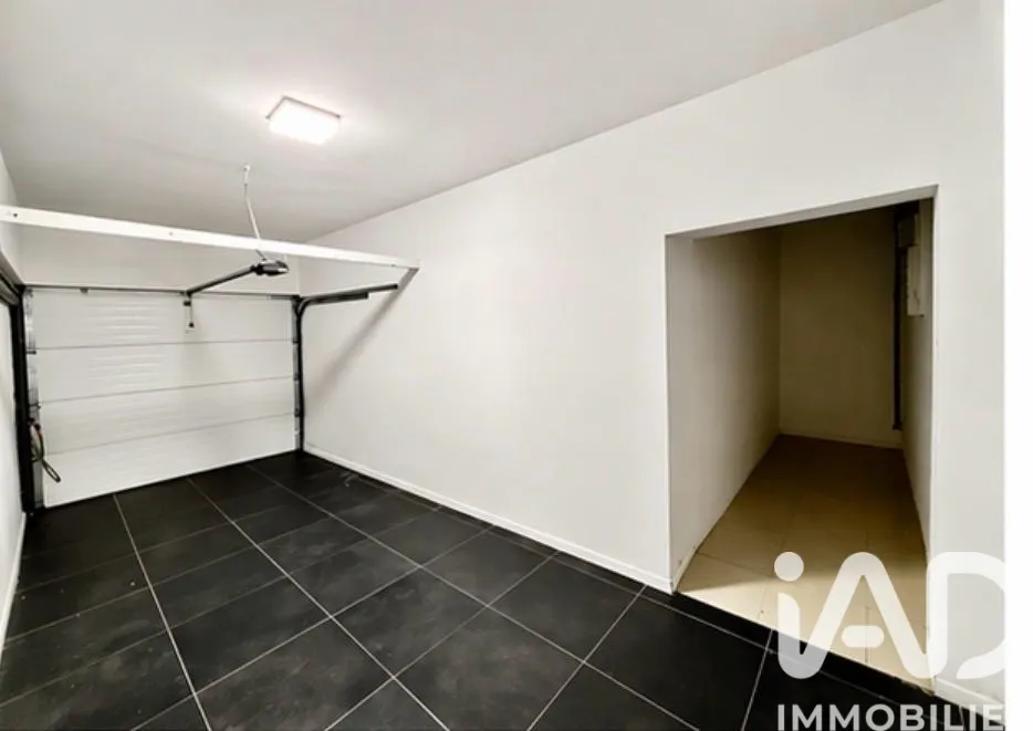 Garage - Triplex with Balcony in Oeutrange