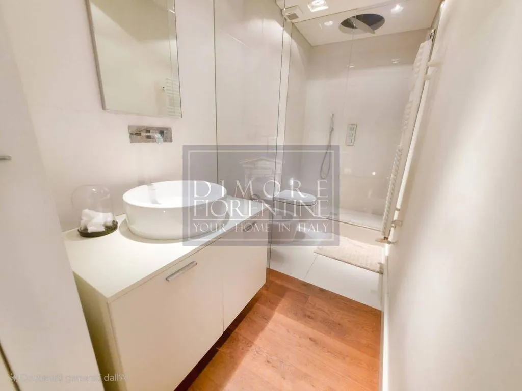 Salles de bain - Penthouse with Palazzo View in Florence