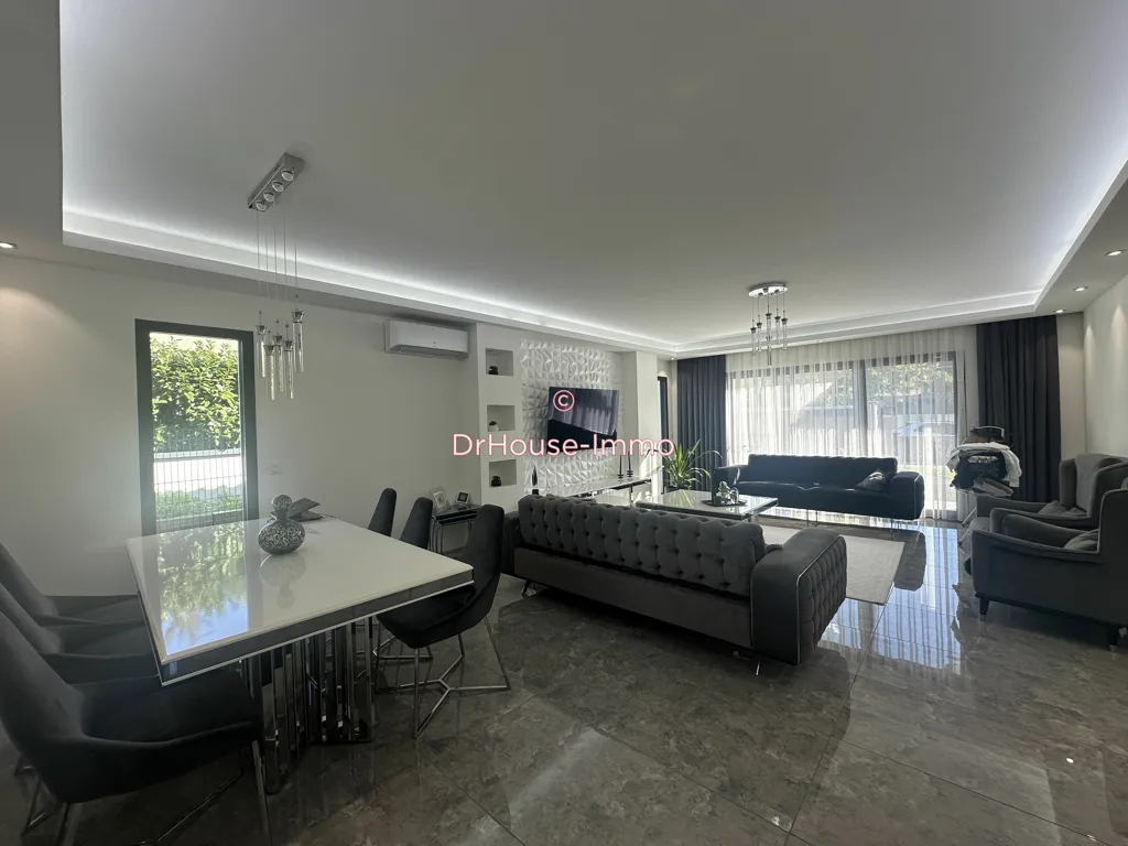 Elutuba - Contemporary Villa with Pool in Croignon