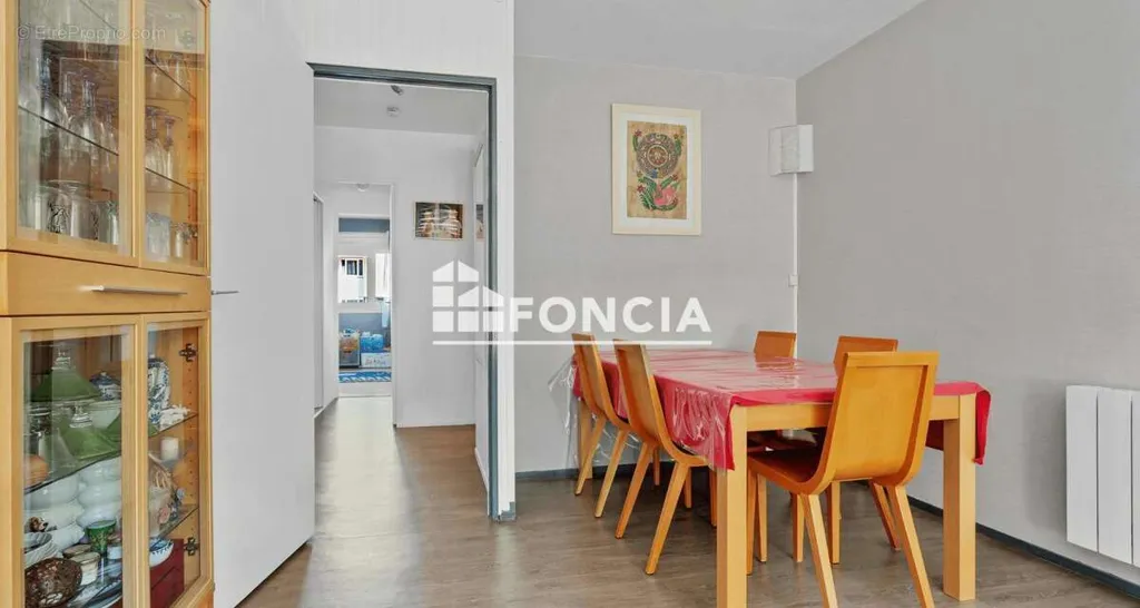 Dining Room - 4-Piece Apartment with Balcony in Guyancourt