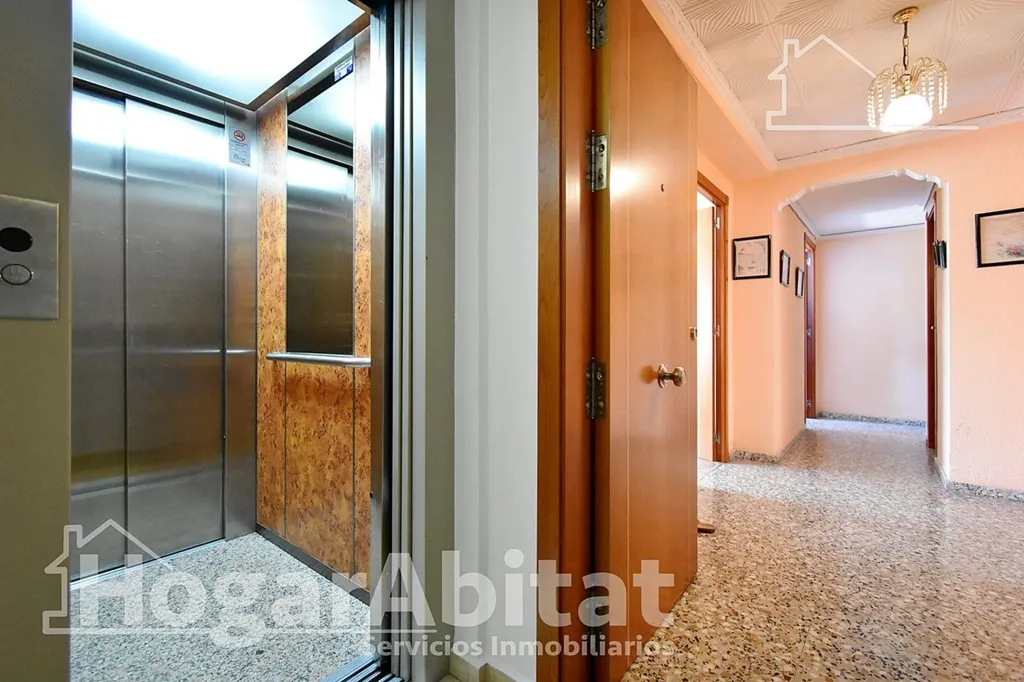 Esik - Spacious Flat with Balcony in Oliva
