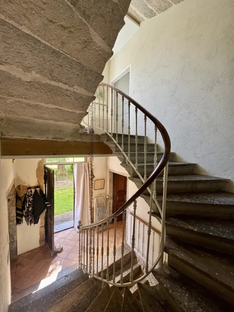 Pièces - Maison historique avec grand terrain à Montanay