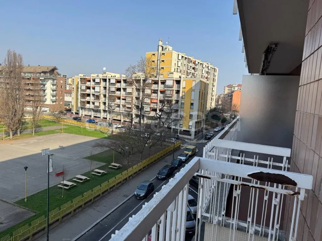 Balcony - Bright Apartment with Balcony in Turin