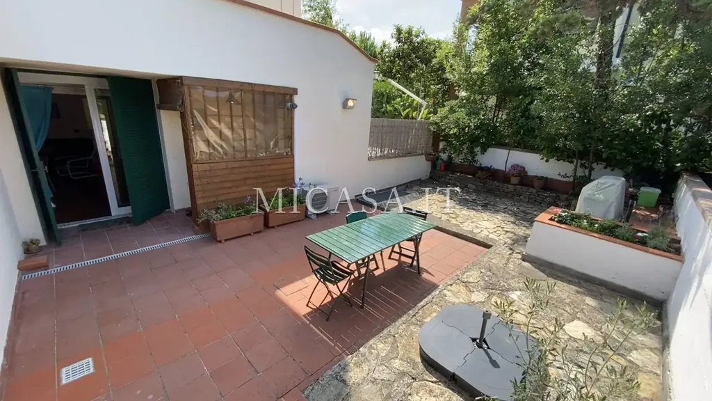 Terrasse - Trilocale with Garden in Pisa