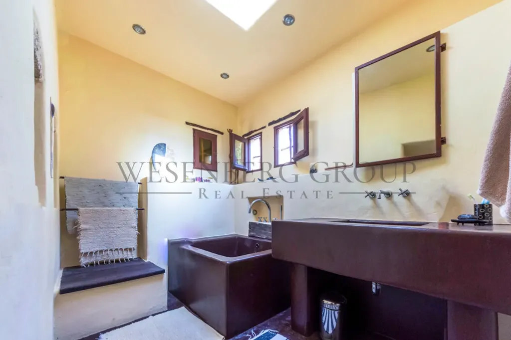 Salles de bain - Historic Chalet with Pool and Terrace in Sant Josep