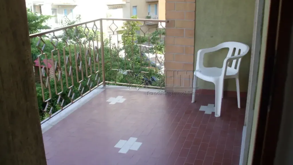 Balcon - Armed Student Apartment with Balconies in Macerata