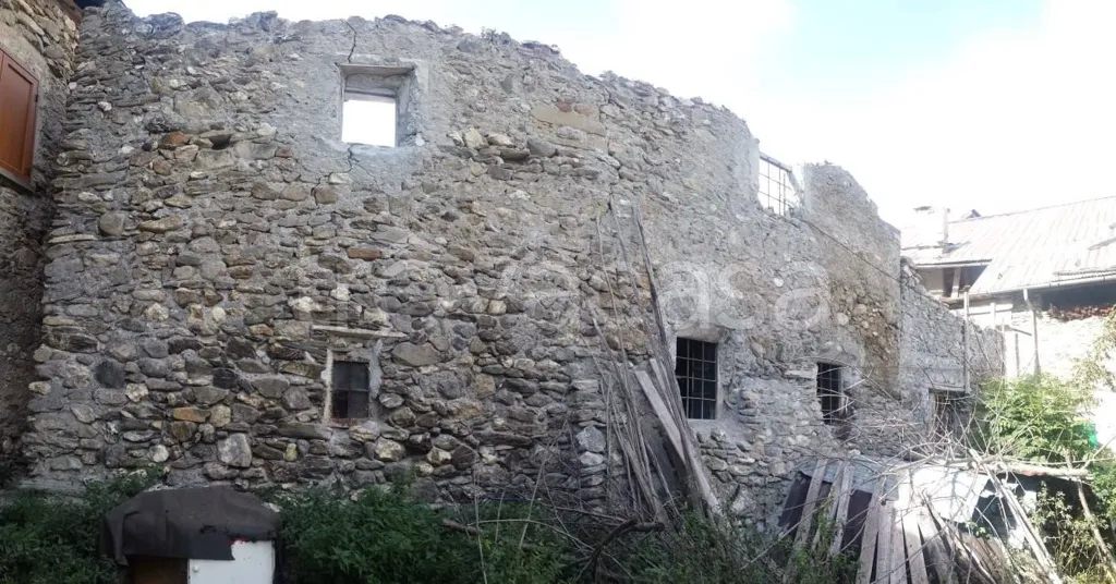 Aed - Rustico to Rebuild in Oulx