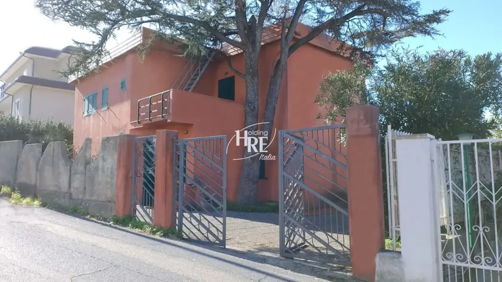 Välivaade - Two-Storey Villa with Balcony in Fuscaldo