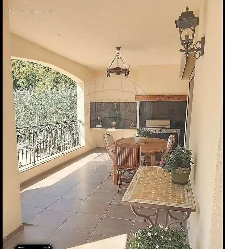 Terrass - Panoramic Villa in Coursegoules