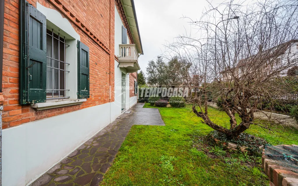 Aed - Rustic Villa with Garden in Minerbio