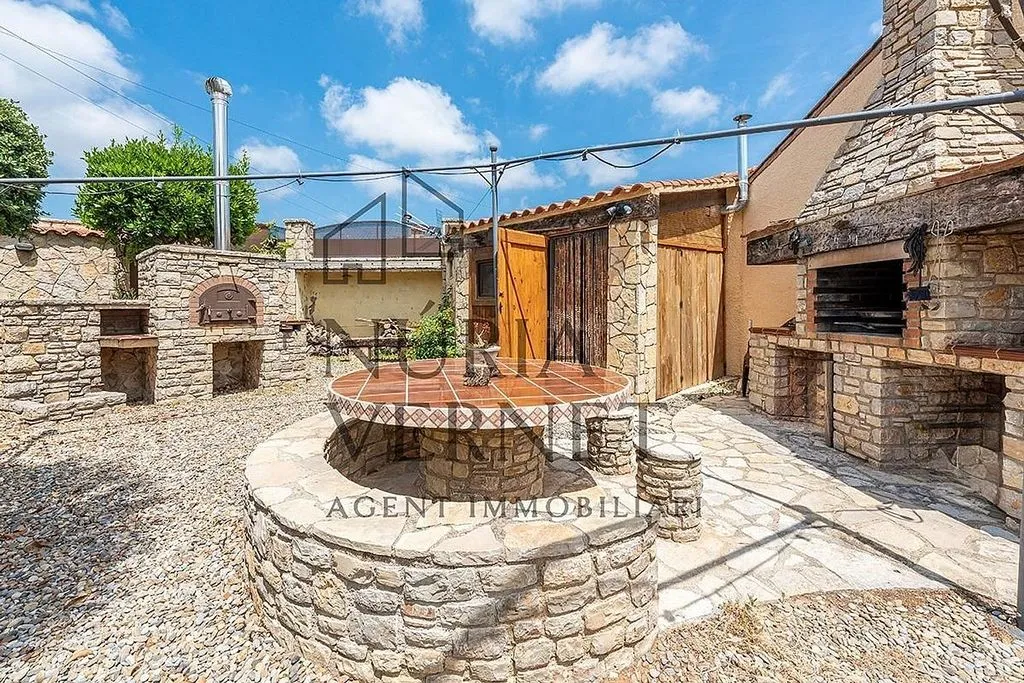 Aed - Chalet with Pool and Terrace in Botarell