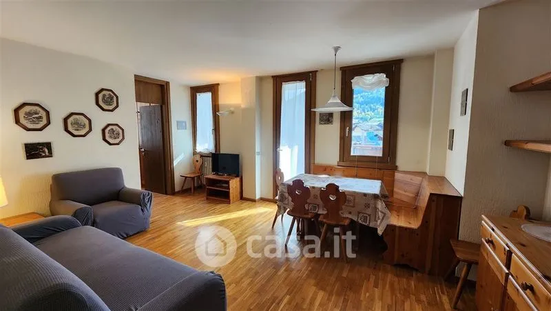Elutuba - Central Bormio Apartment with Balcony
