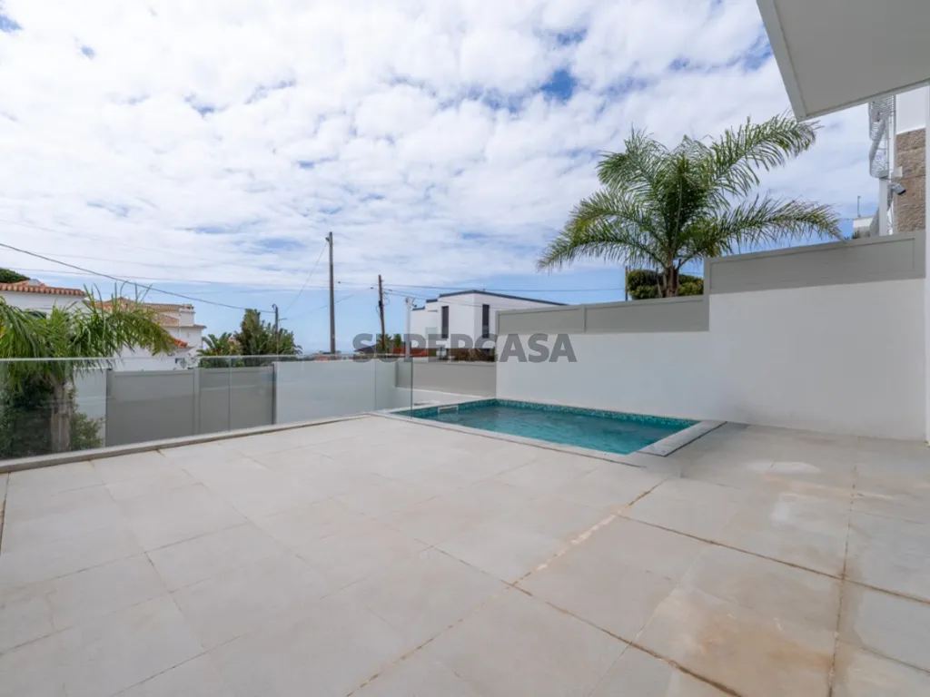 Bassein - Contemporary Villa with Pool in Estoril