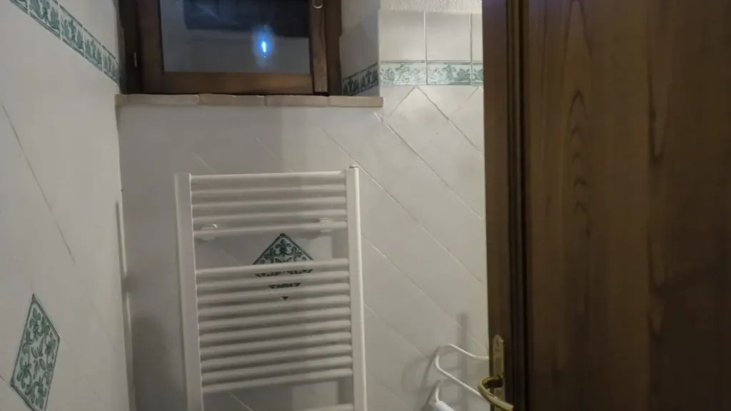 Baños - Rustic Apartment with Private Garden in Monticiano