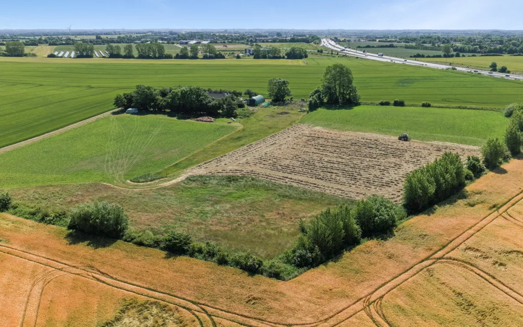 Vista aerea - Traditional Longhouse with Workshop in Countryside