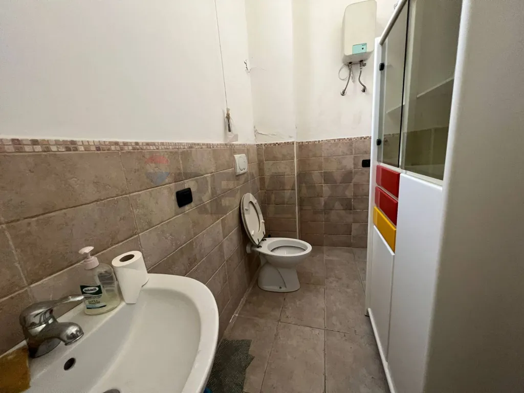 Vannitoad - Commercial Space with Vitrines in Monopoli