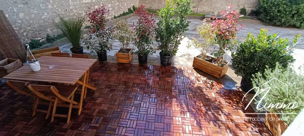 Terrasse - Appartement Rénové avec Parking à Nîmes