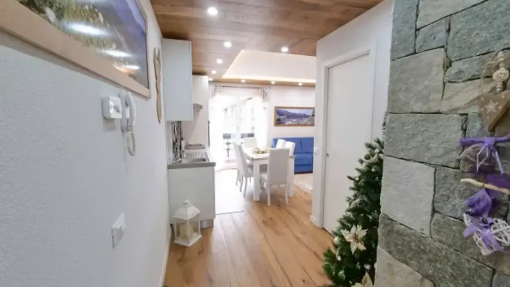 Entrée - Rustic-Style Flat with Balcony in Aprica