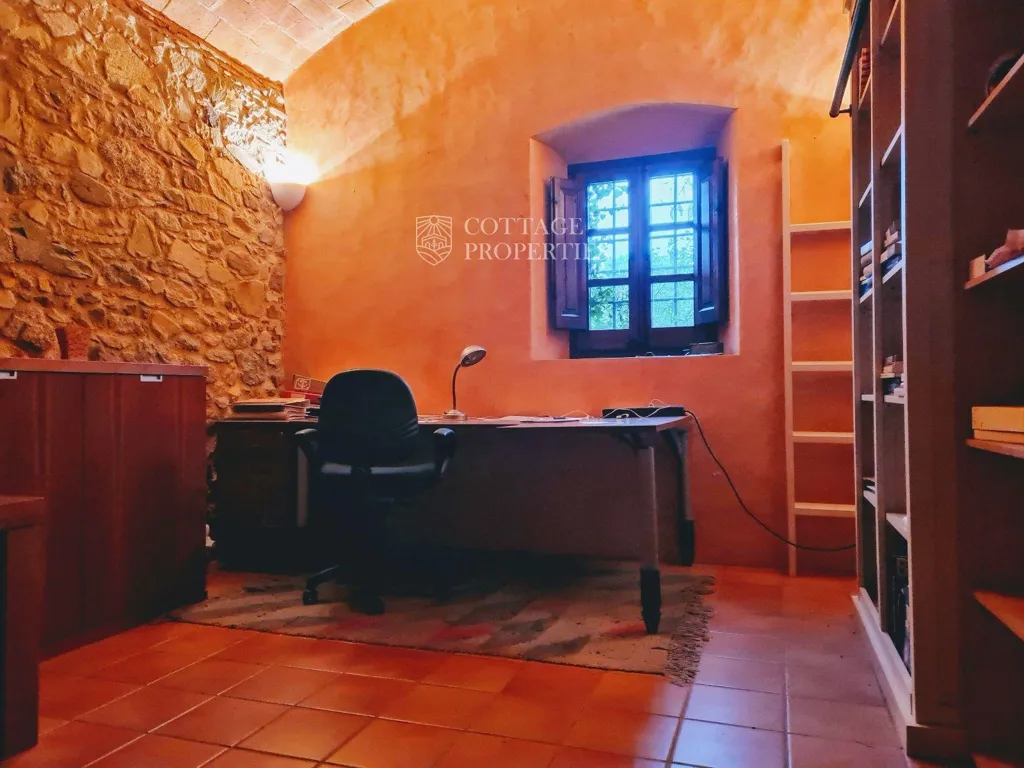 Studio - Rustic Estate with Masia in Llagostera