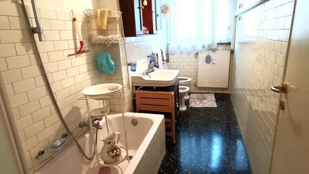 Salles de bain - Apartment with Veranda in Rovigo's Commenda