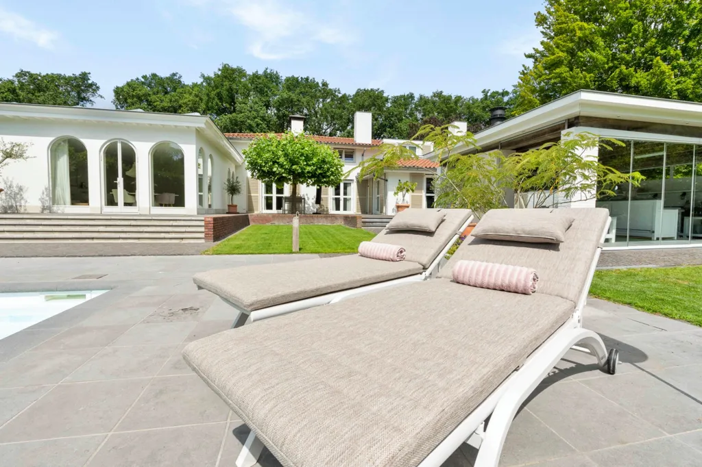 Bassein - Mediterranean-Style Villa in Venlo