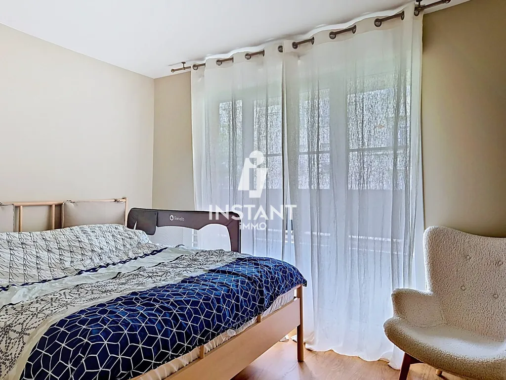 Magamistoad - 3-Piece Apartment with Balcony in Maisons-Alfort