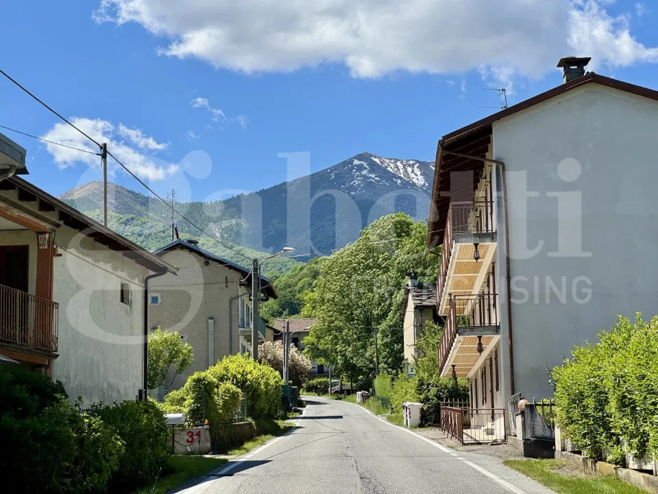 Exterior - Rustic House with Garden in Giaveno