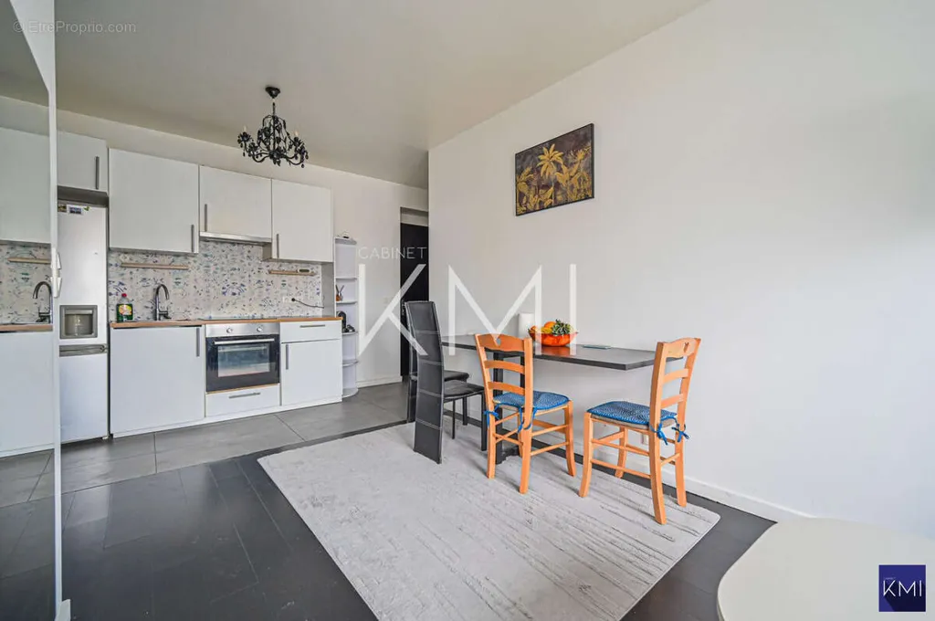 Köök - Bright 2-Bed Flat with Metro Access in Bagnolet