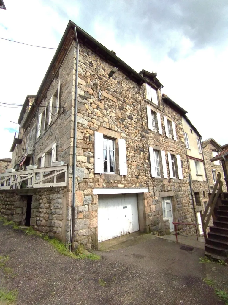Maison 7 pièces à SAINT-MARTIN-DE-VALAMAS