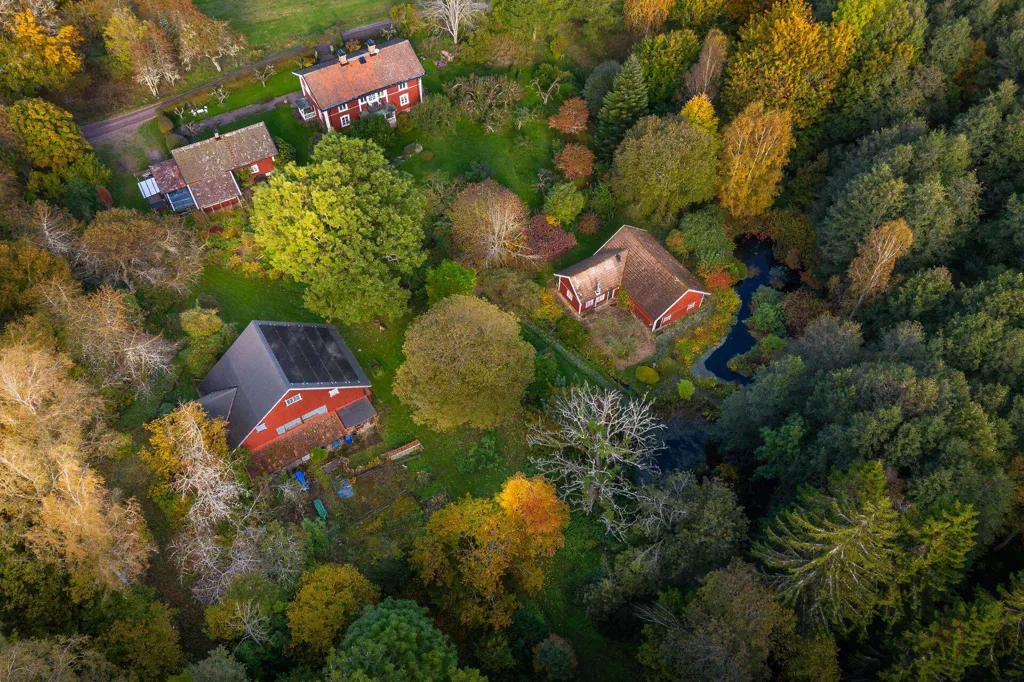 Vue aérienne - Generations Home with Multiple Buildings in Ödeshög