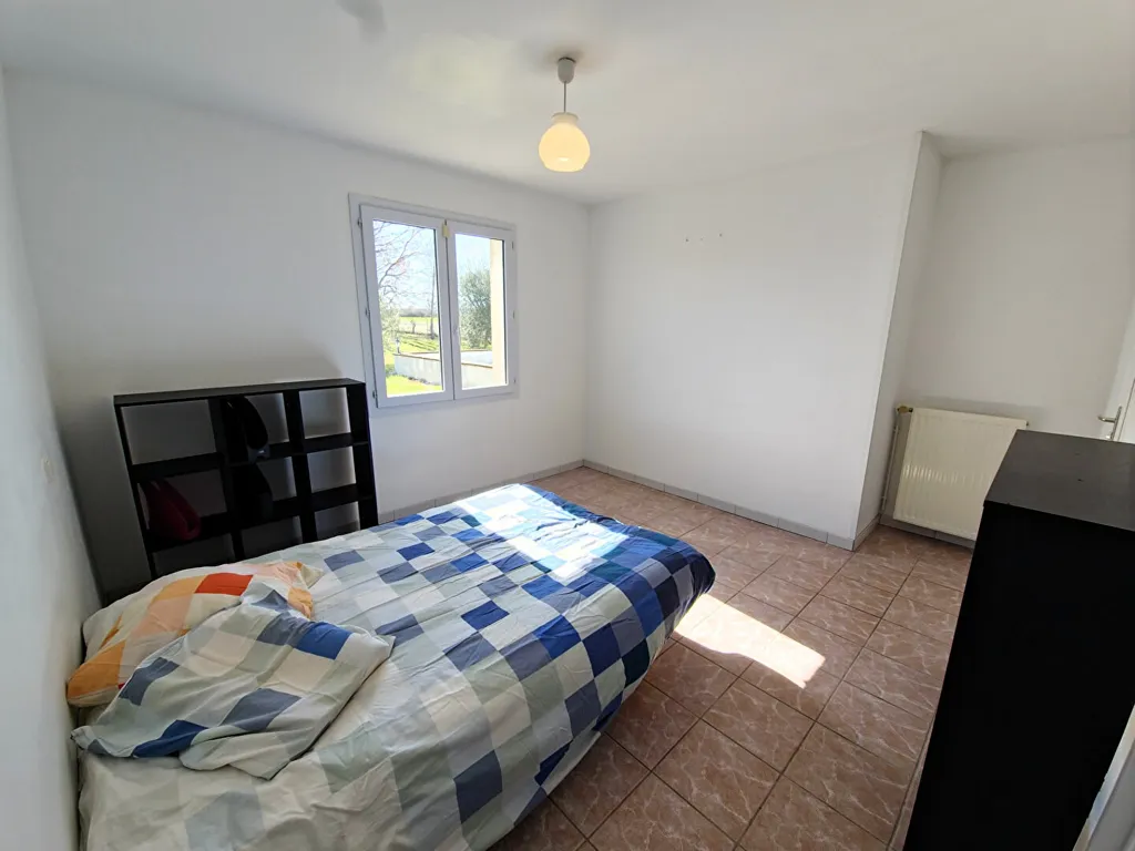 Chambres - Maison avec Piscine et Dépendance à Poucharramet