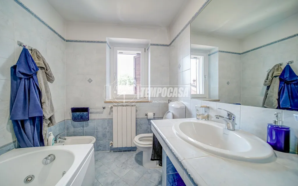 Vannitoad - Semi-Detached House with Garden in Sumirago