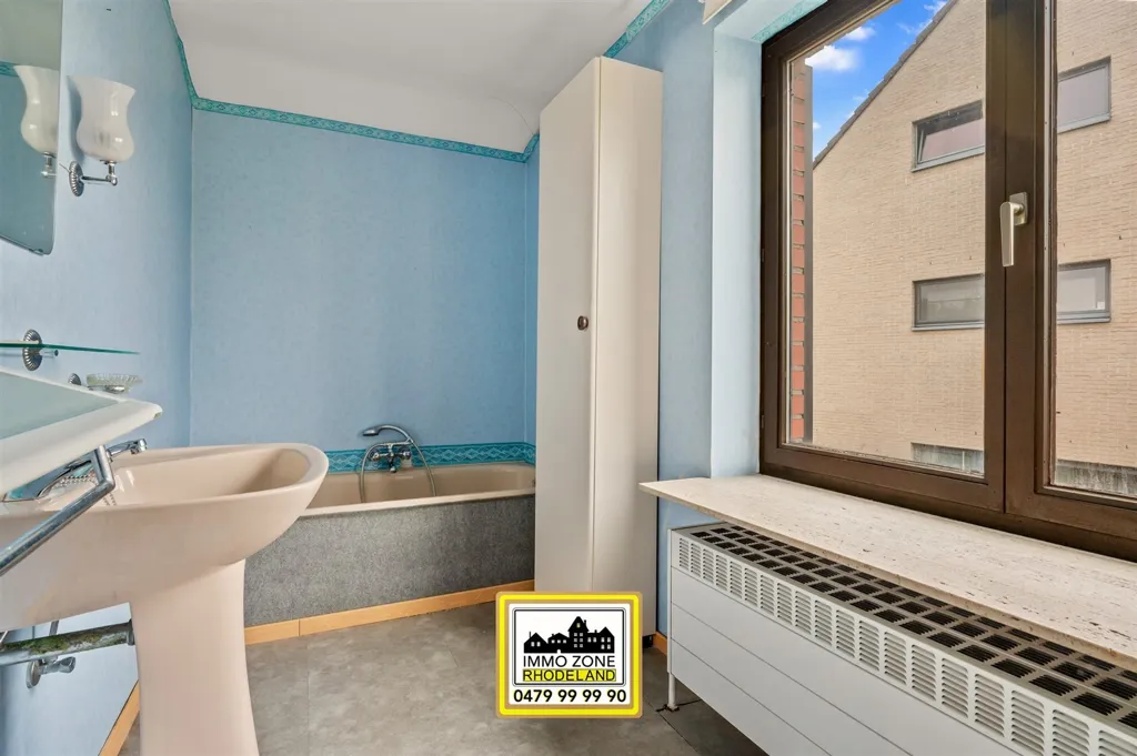 Bathrooms - Spacious Bungalow with Garden in Oosterzele