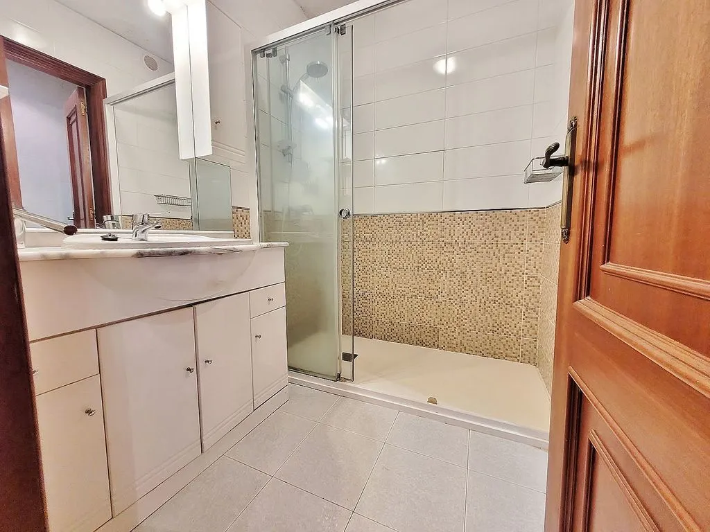 Vannitoad - Semi-detached House with Pool in Liáns