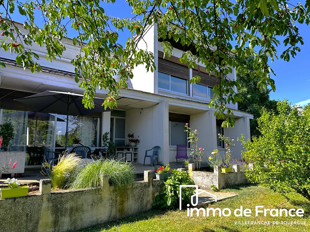 Esterno - House with Renovation Potential and Garden in Quiet Area