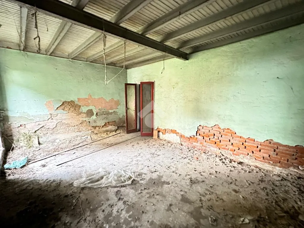 Pièces - Rustic Property with Potential in Ciserano