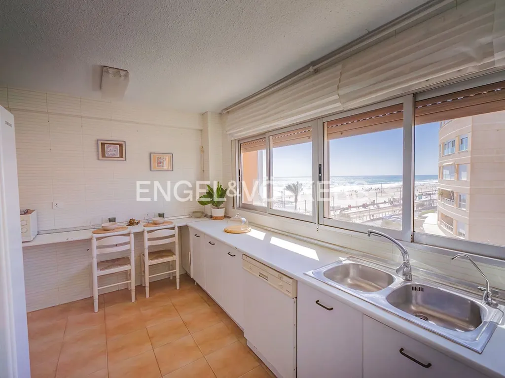 Kitchen - Beachfront Apartment with Sea View in El Campello