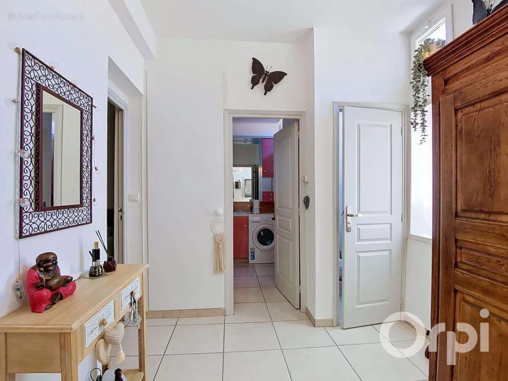 Ingresso - Type 2 Flat with Terrace in Toulon