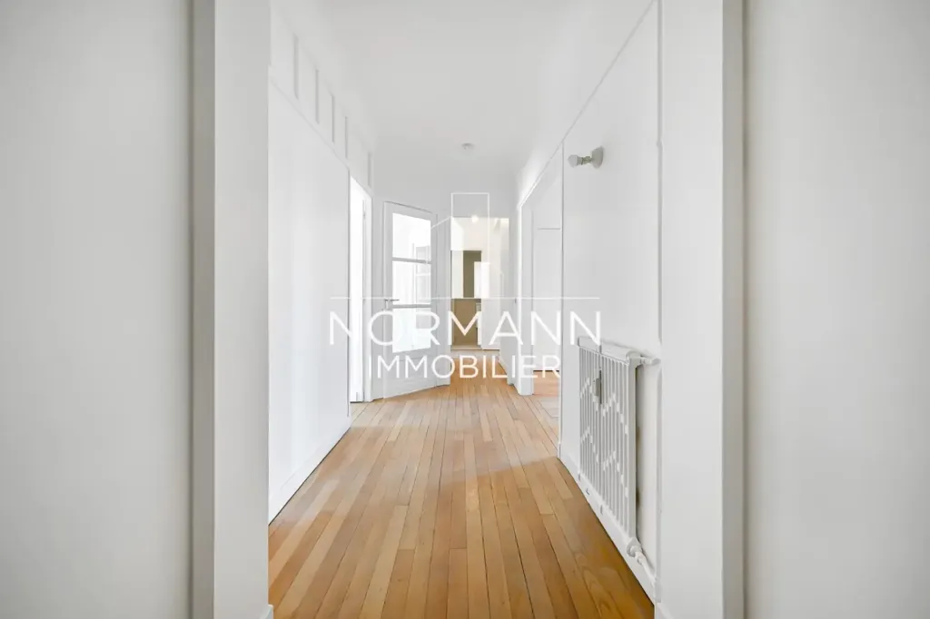 Esik - Apartment with Unobstructed View in Puteaux