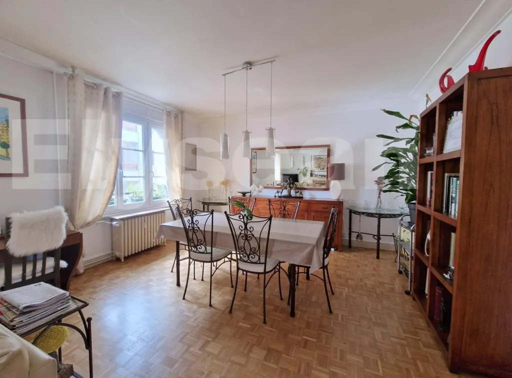 Söögituba - Spacious 6-Piece Flat in Central Orléans