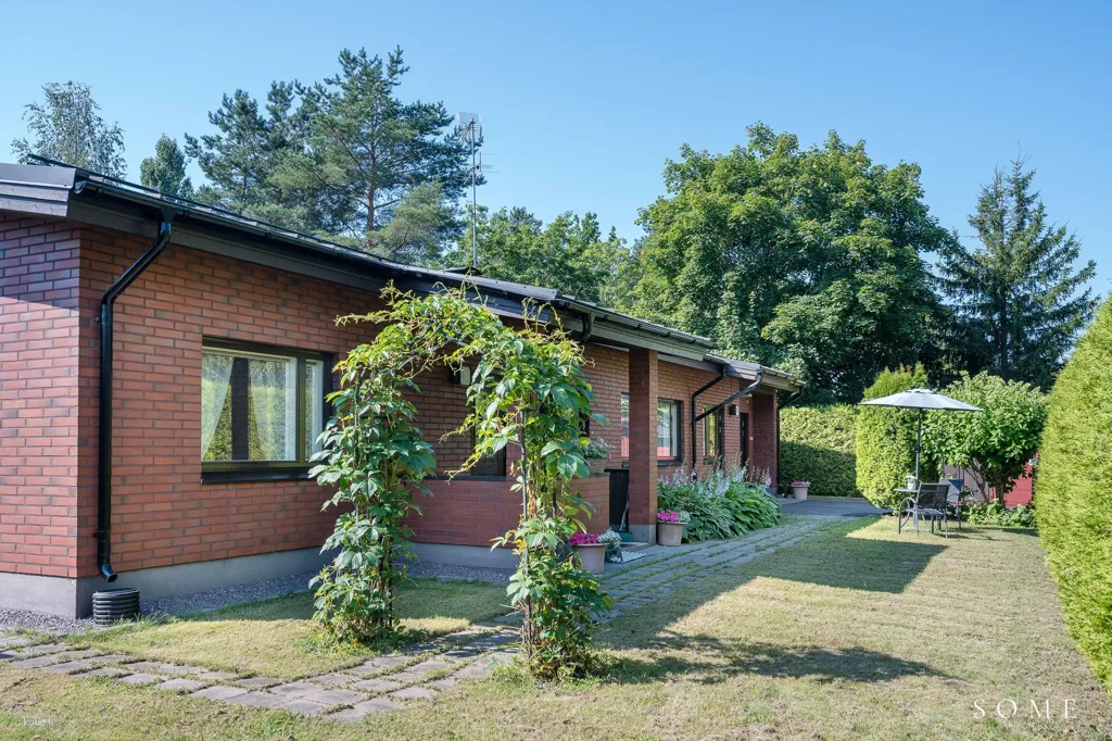 Jardin - Spacious Detached House with Garden in Tuusula