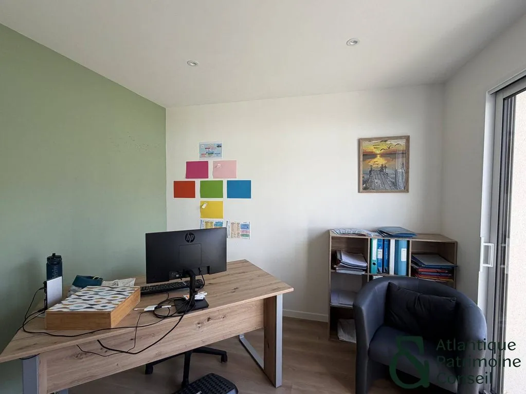 Kabinet - Office Conversion with Garden in Orvault