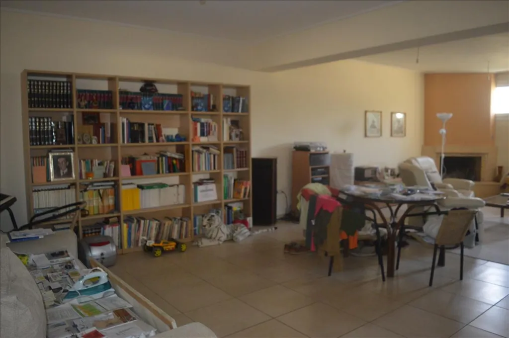 Appartement 6 pièces à Loutraki