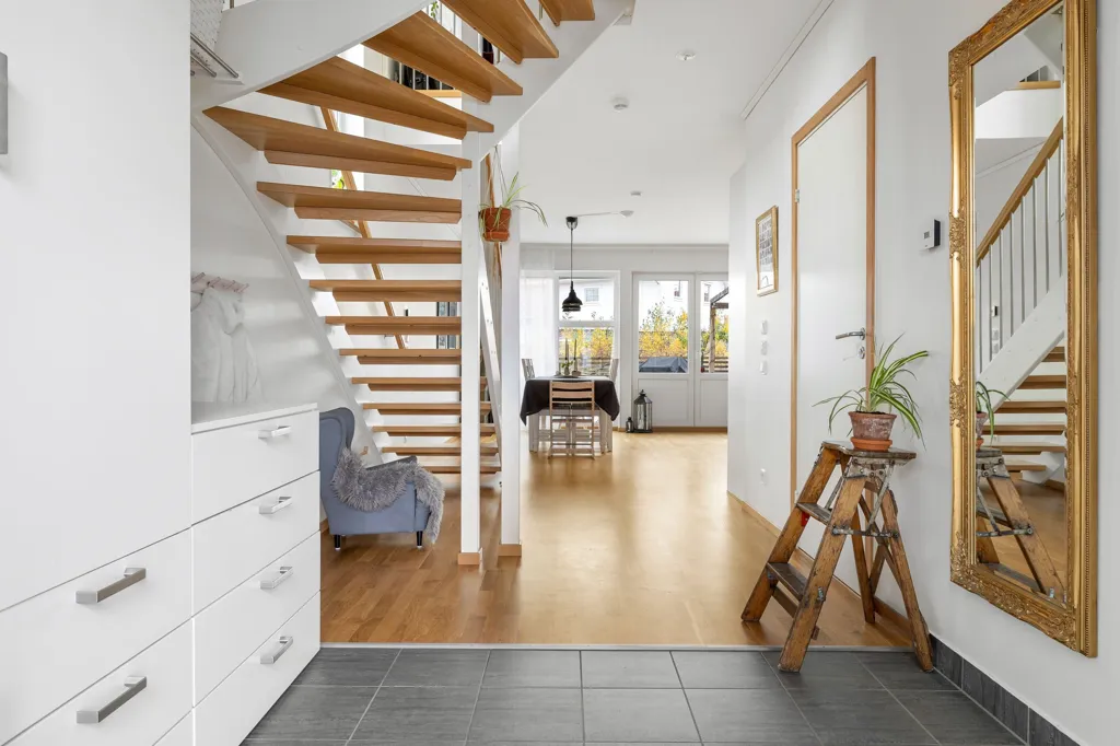 Esik - Duplex with Balcony in Viby Äng, Bålsta