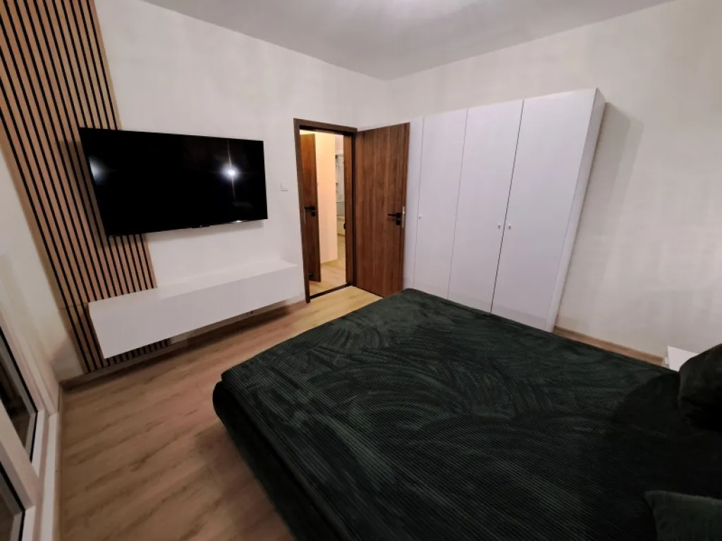 Magamistoad - Renovated Panel Flat with Balcony in Pécs Centre