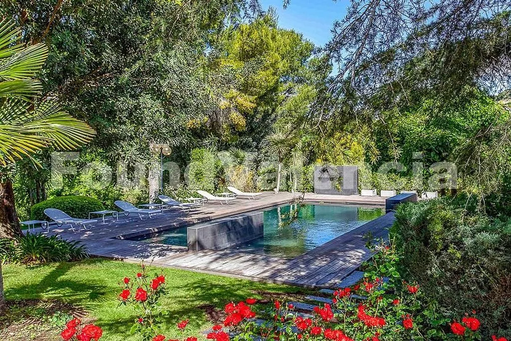 Piscine - Reformed Mediterranean Villa with Pool in El Bosque