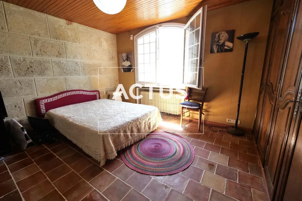 Chambres - Maison de Maître avec Dépendances à Cornillon-Confoux