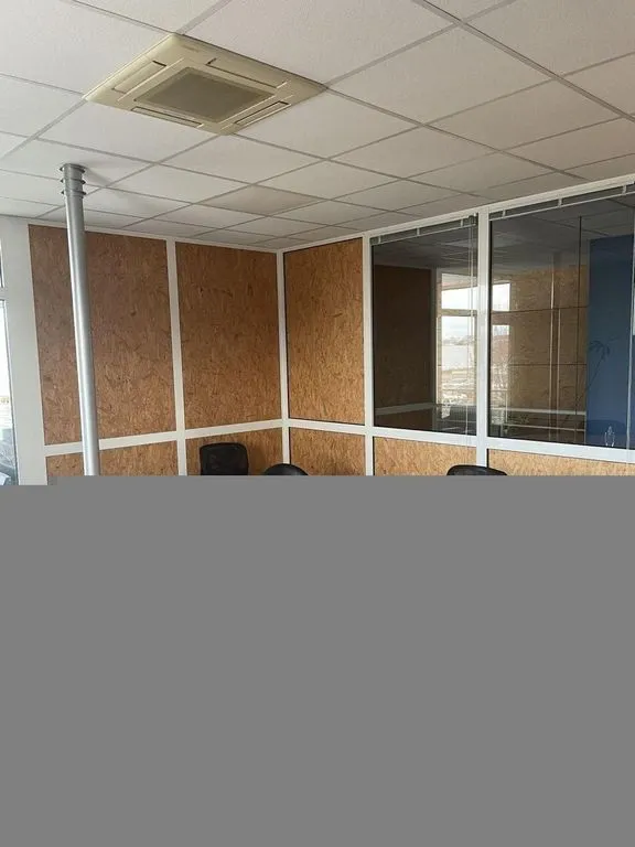 Kabinet - Office Space with Terrace in La Chapelle-Saint-Luc