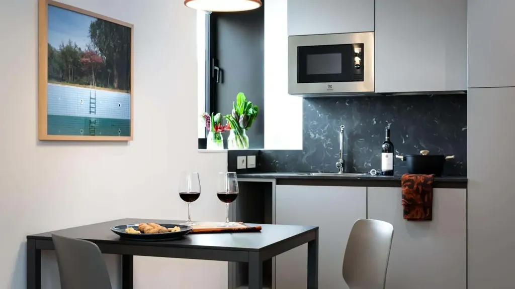 Studio Apartment with Balcony in Milan